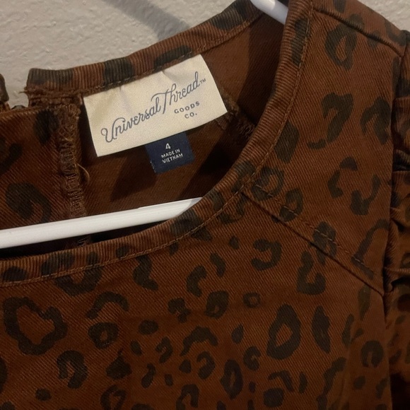 NWT Universal Thread Leopard print Puff short sleeve dress.
Size 4 - Picture 6 of 6